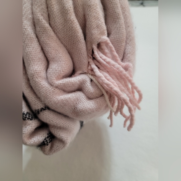 NWT Victoria's Secret Luxurious Super Soft Throw - Picture 9 of 10